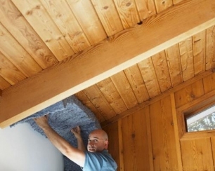 Как не допустить выхода тепла через потолок в деревянном доме