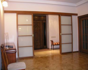 О важных достоинствах раздвижных дверей