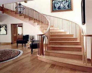 Выбираем лестницу для загородного дома