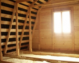 Как утеплить кровлю деревянного дома