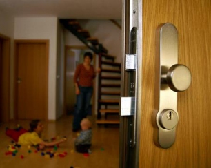 Как утеплить дверь