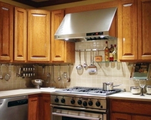 Кухня на заказ: рейлинги – удобство и функциональность