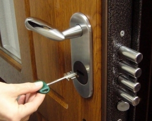 Ремонт дверей: замена личинки входной двери