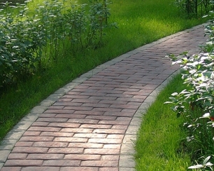 Тротуар и бордюр в саду – особенности монтажа