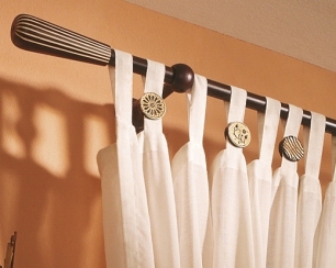 Установка карнизов и штор в жилых помещениях