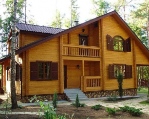 Как правильно покрасить деревянный дом