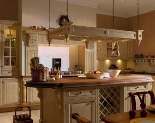 Кухни из массива дерева: сильные и слабые стороны