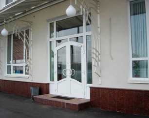 Как установить входные двери ПВХ