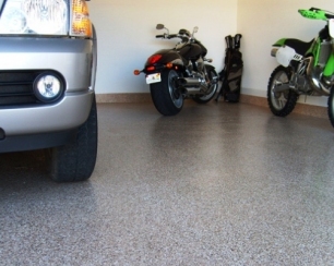 Как защитить пол в гараже от повреждений