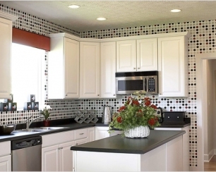 Как самостоятельно поклеить виниловые обои