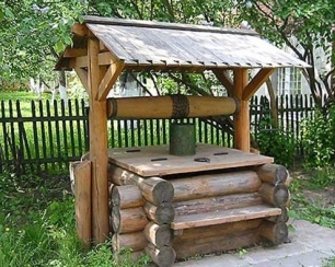 Декоративный колодец на дачном участке