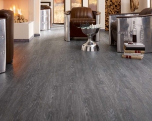 Укладка самоклеящейся виниловой плитки