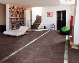 Укладка напольной плитки в коридоре