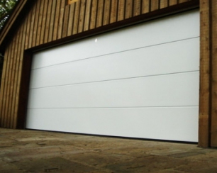 Начиная строить гараж, помните о воротах