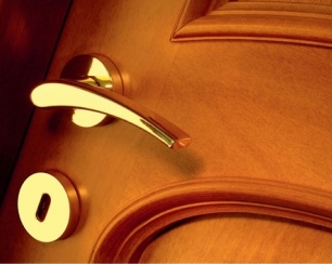 Особенности входных и межкомнатных дверей