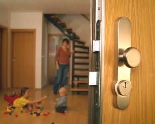 Как утеплить входную дверь