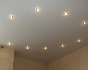 Светильники в натяжных потолках