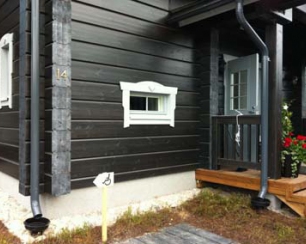 Какой краской покрасить деревянный дом