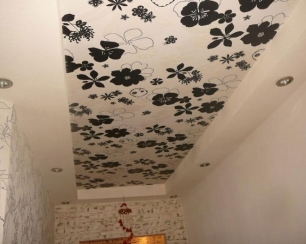 Самостоятельно клеим обои