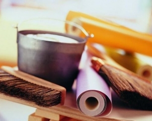 Как правильно выбрать клей для обоев