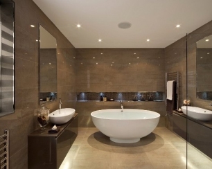 Интерьер большой ванной комнаты. Выбор пола и стен