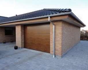 Секционные ворота для гаража Алютех – отличное решение для любого объекта