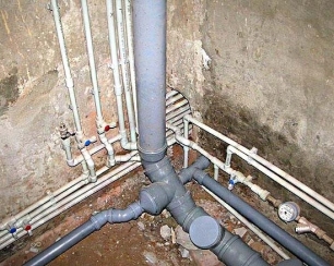 Как заменить канализационные трубы в квартире