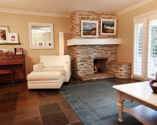 Дизайн гостиной с камином