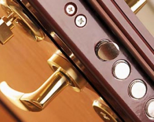 Как установить замок