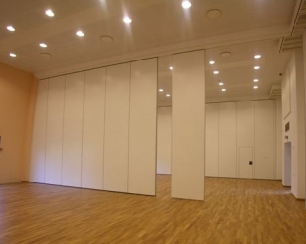 Чем привлекательны раздвижные стены и перегородки в доме?