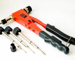 Подбираем ручной заклепочник правильно