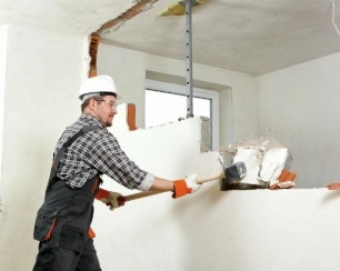 Работы по демонтажу зданий и стен: что нужно знать