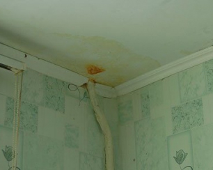 Избавляемся от пятен на потолке