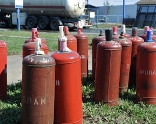 Как поменять газовую трубу на кухне?