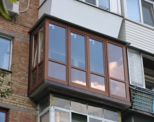 Остекление балкона с возможностью выноса: особенности и преимущества