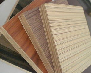 Декоративная фанера – материал, широко применяемый в отделке помещений и изготовлении мебели
