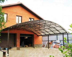 Сотовый поликарбонат – идеальный материал для сооружения теплиц и других конструкций