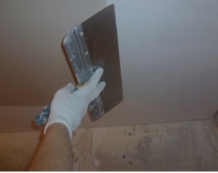 Как шпаклевать потолок