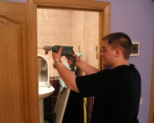 Как установить дверь