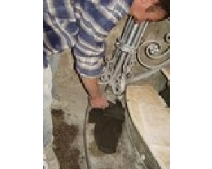 Отделка лестницы мрамором.