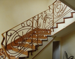 Разновидности перил для лестниц
