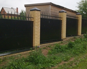 Металлические заборы и особенности заказа