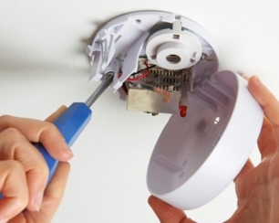 Обслуживание дома и выявление поломок в электрике.