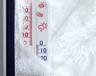 Почему пластиковые окна потеют зимой?