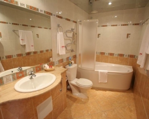 Ремонт в ванной комнате. Самостоятельная установка ванной.