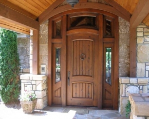 Деревянная дверь