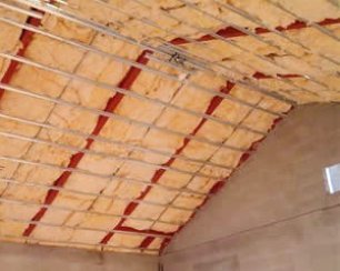 Как правильно утеплить потолок деревянного дома