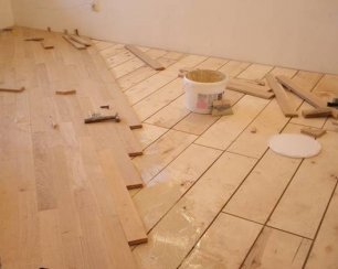 Как выполнять укладку паркета