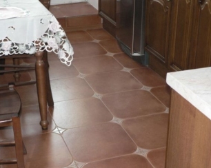 Керамическая плитка в кухне. Чем она выгодна?