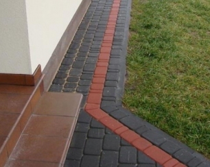 Отмостка дома из тротуарной плитки